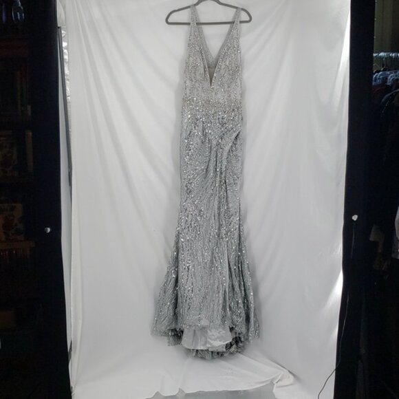Mac Duggal Sequin Silver Illusion Back Crystal Crisscross Back Gown Plus Size 14 - Picture 10 of 10